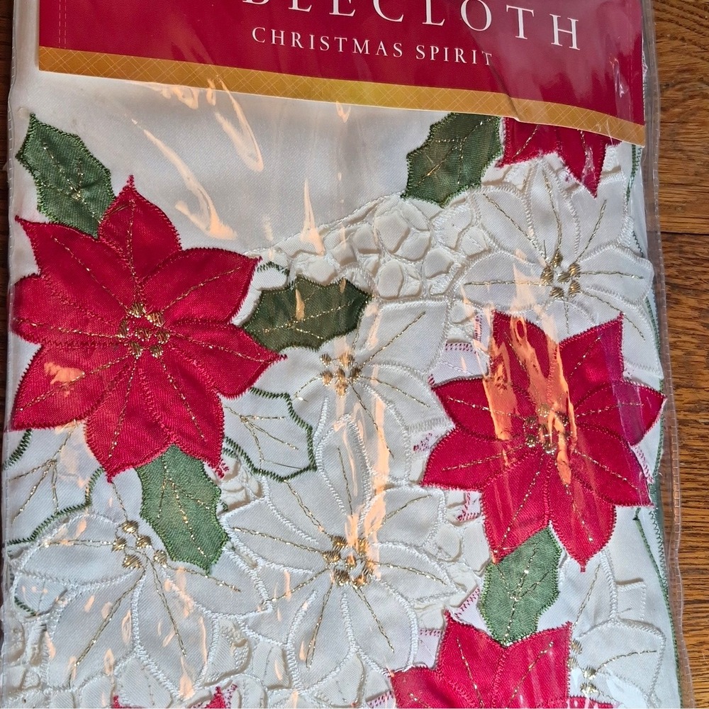 CHRISTMAS SPIRIT TABLECLOTH OBLONG 60X84 IVORY/RED EMBROIDERED POLYESTER